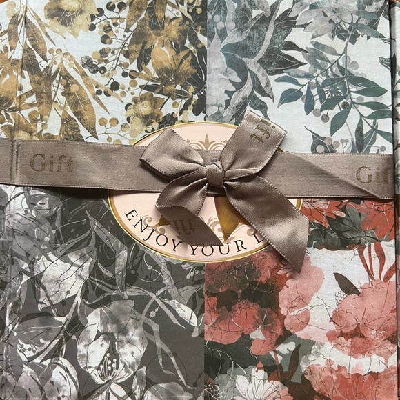 New scented of 4 candle set with natural ingredients the box is damaged - Picture 5 of 5